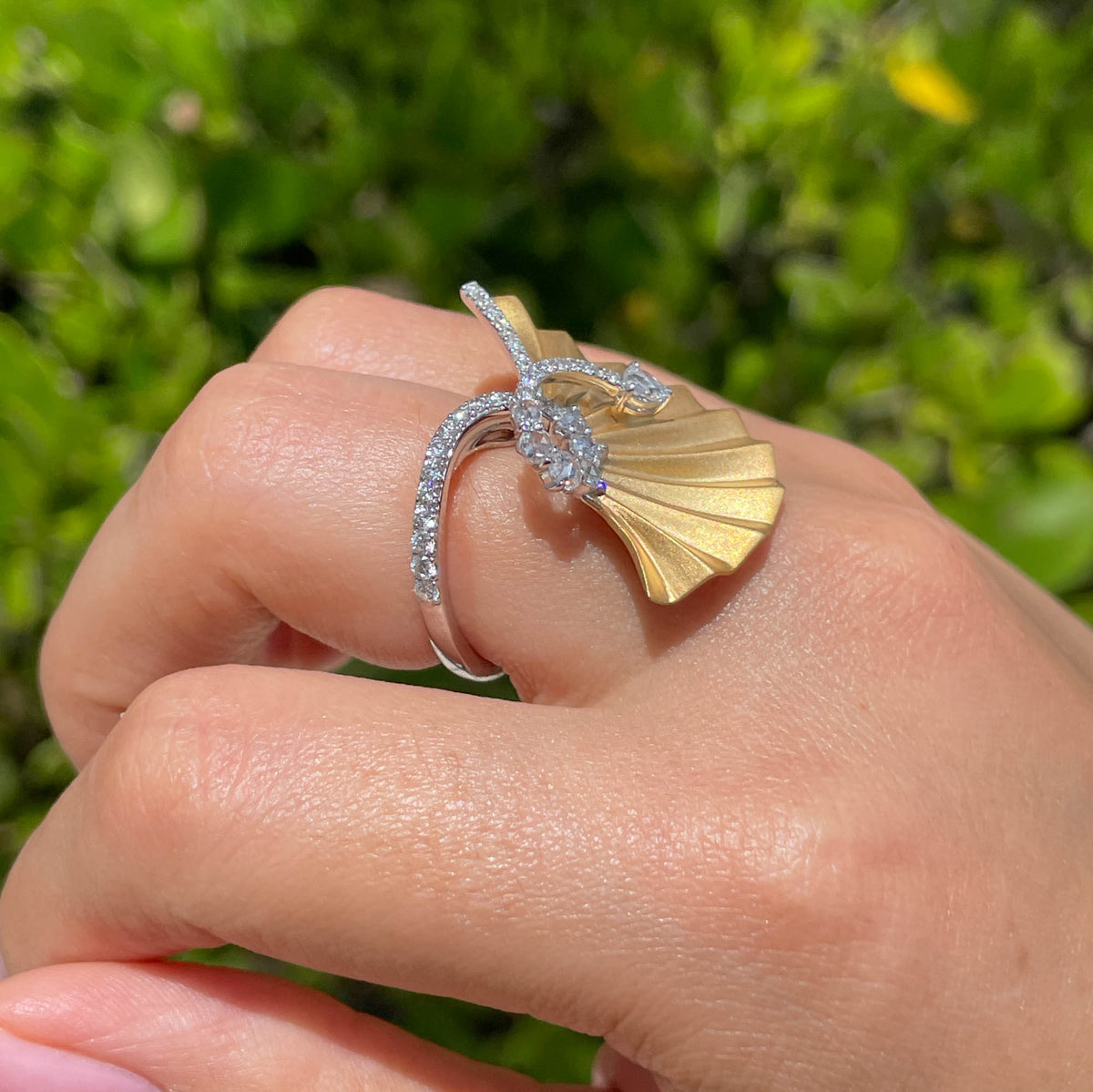 JAY FEDER 18K TWO TONE GOLD DIAMOND FAN PLISSE RING