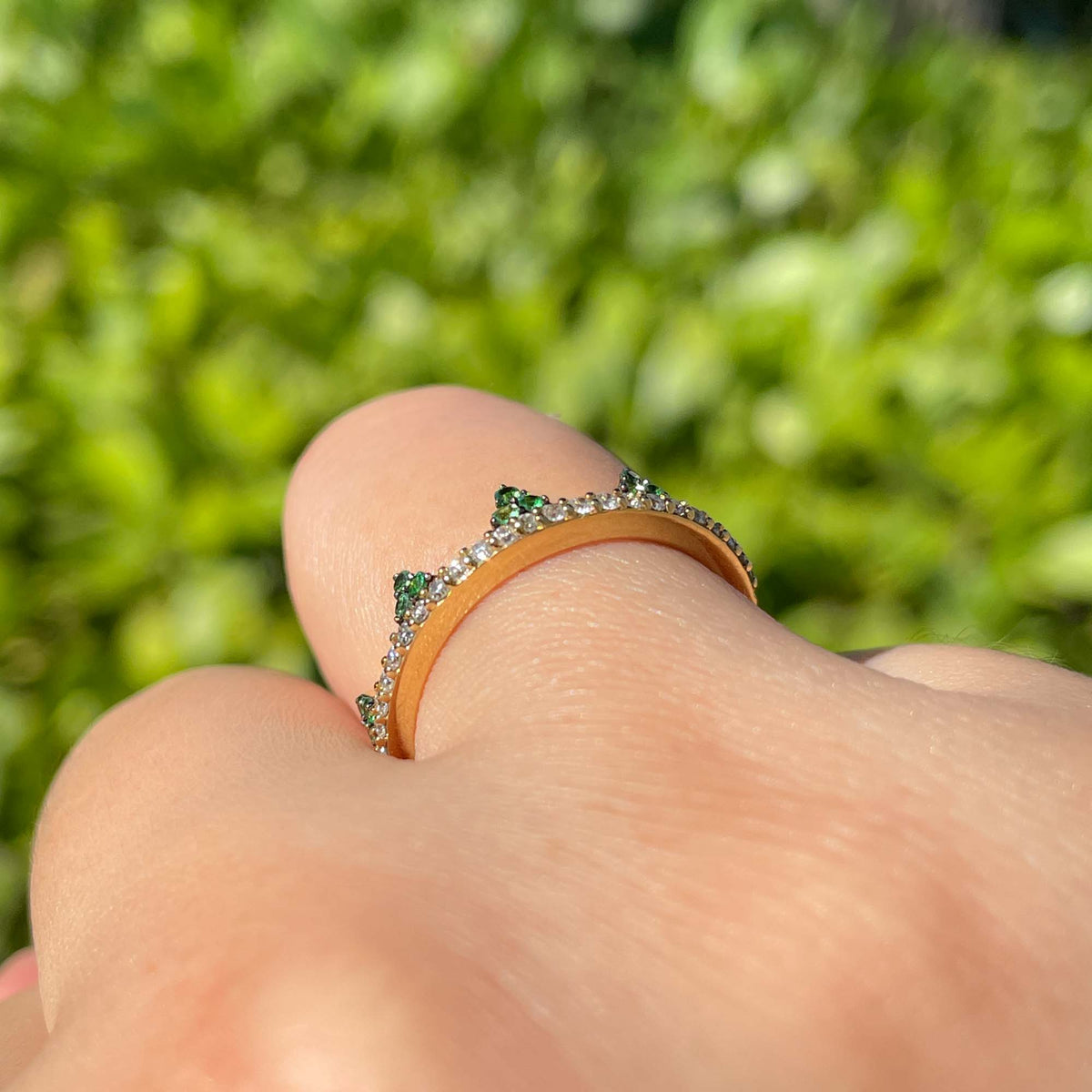 Khai Khai 18k Yellow Gold Tsavorite Diamond Jaws Band Ring