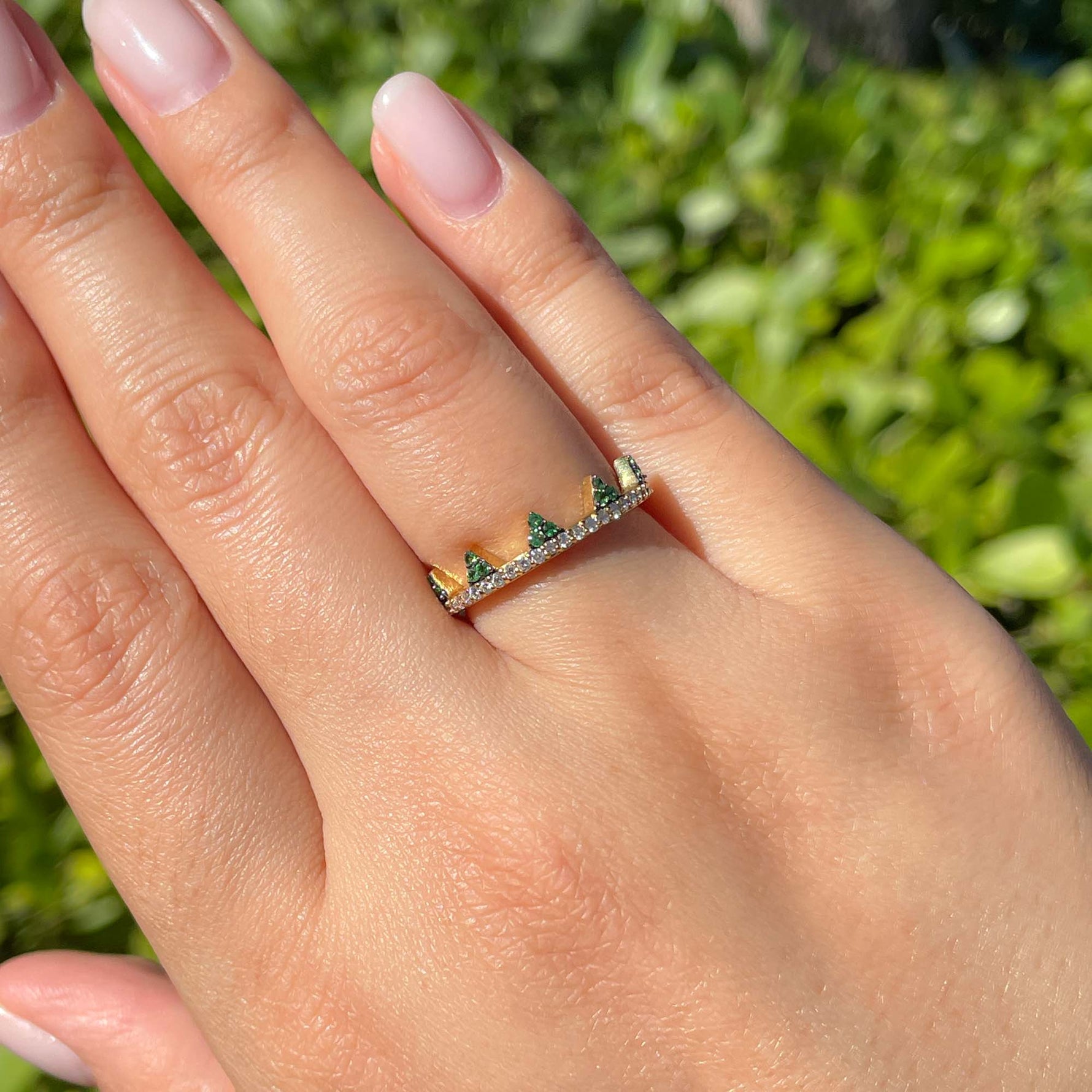 Khai Khai 18k Yellow Gold Tsavorite Diamond Jaws Band Ring