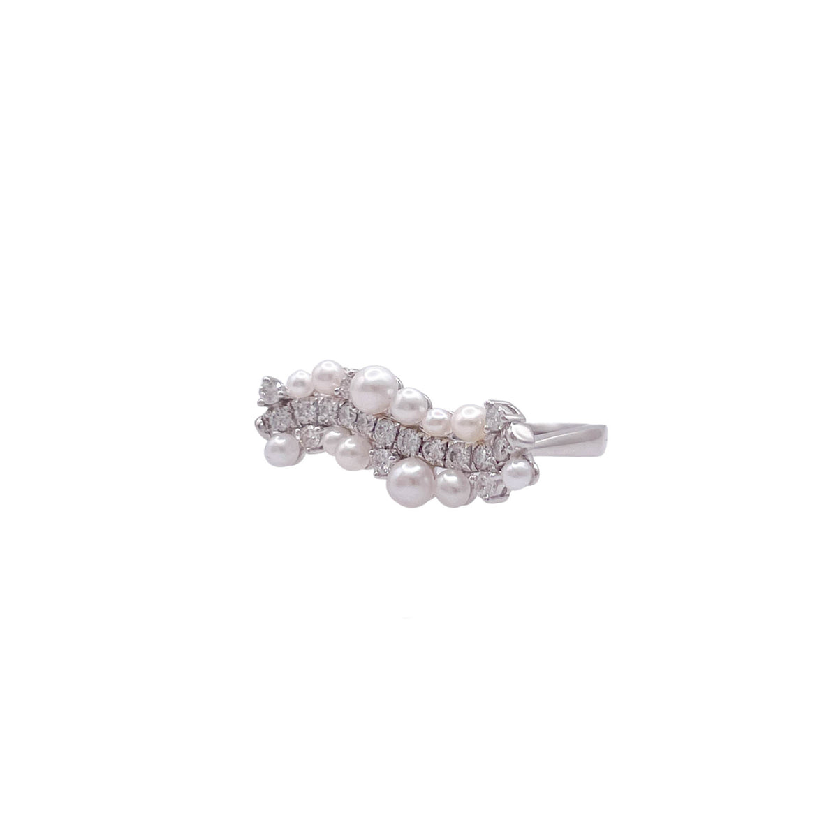 Jay Feder 14k White Gold Pearl and Diamond Fancy Wave Ring