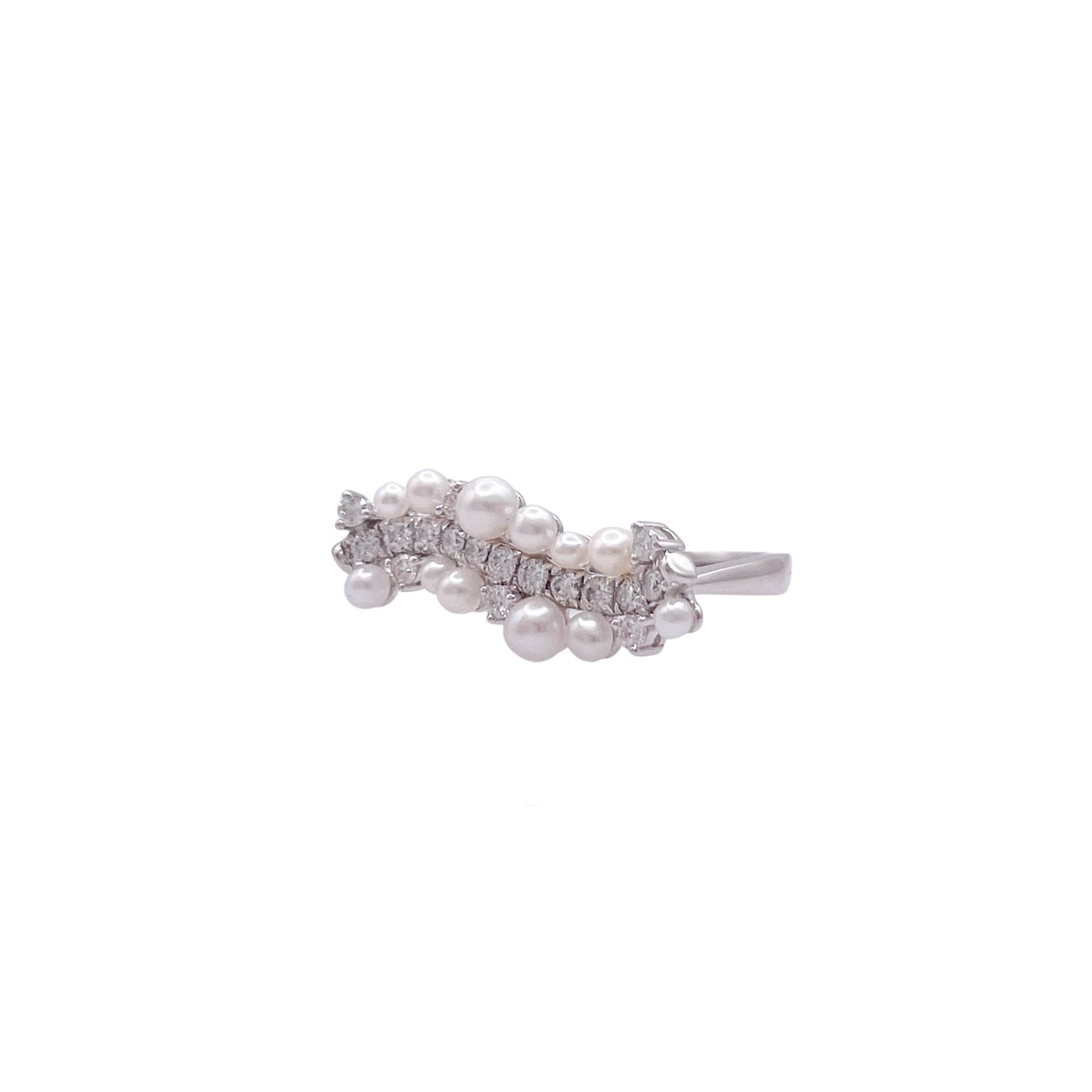 Jay Feder 14k White Gold Pearl and Diamond Fancy Wave Ring