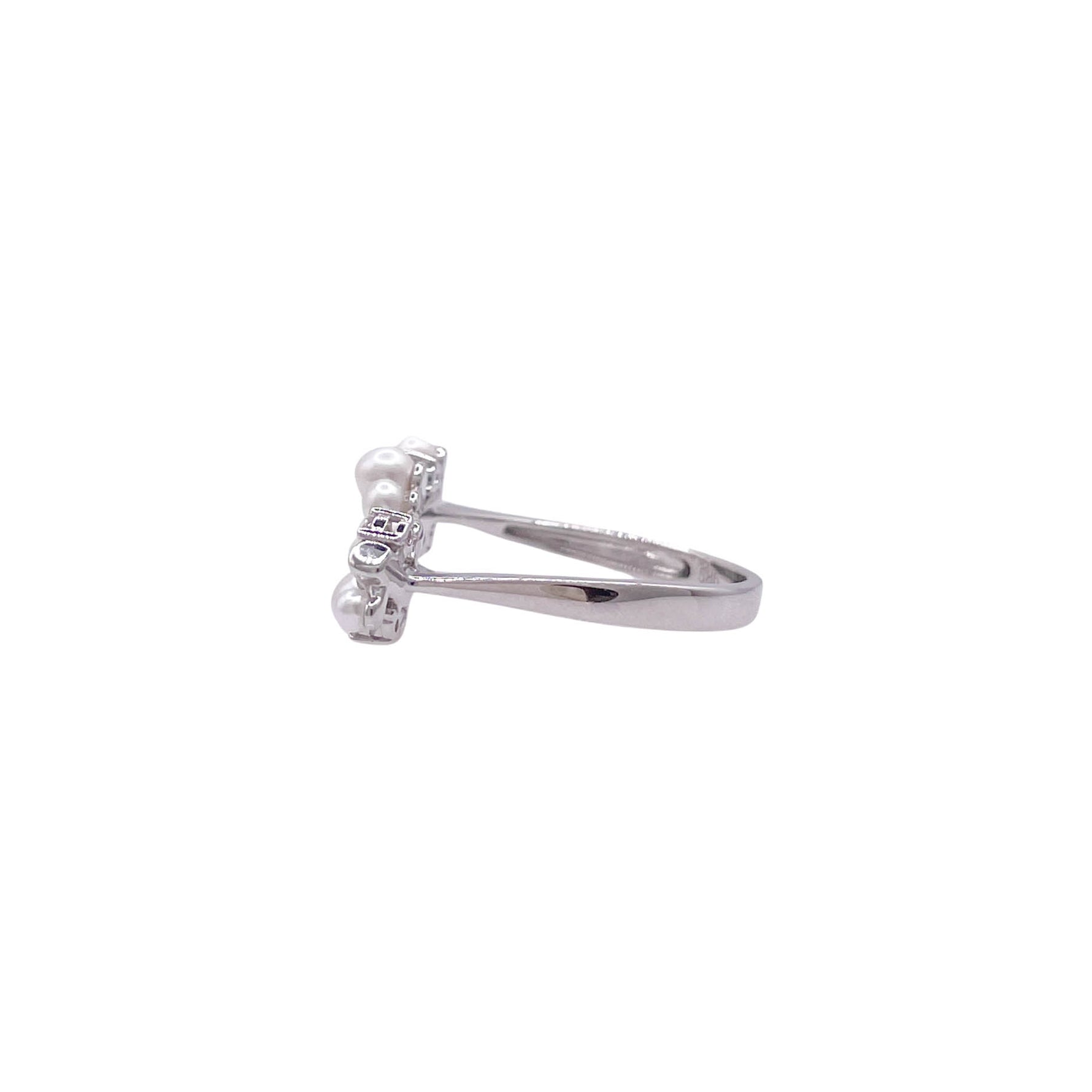 Jay Feder 14k White Gold Pearl and Diamond Fancy Wave Ring