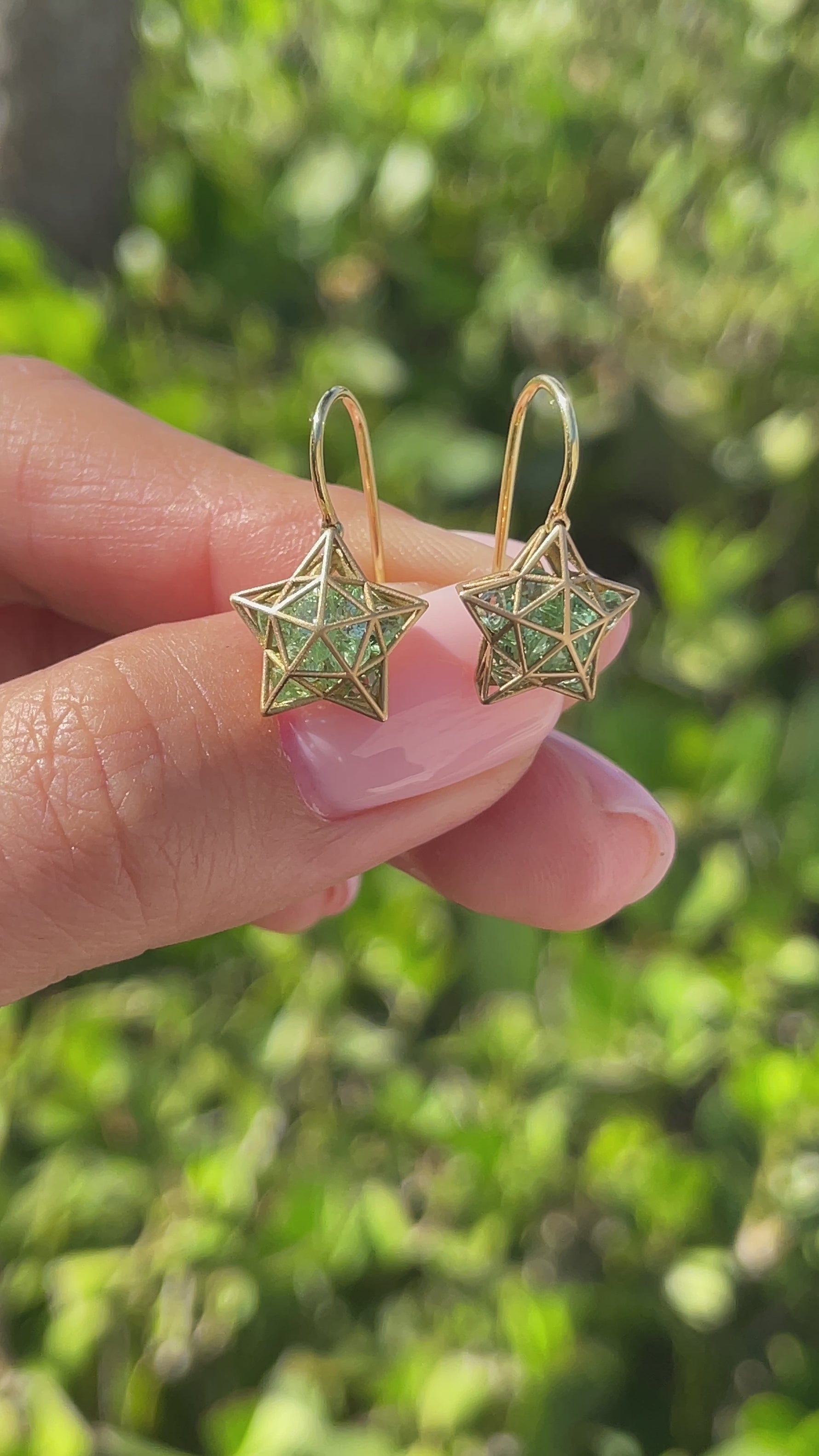 Roule & Co. 18K Yellow Gold Mint Tsavorite Roulette Star Earring