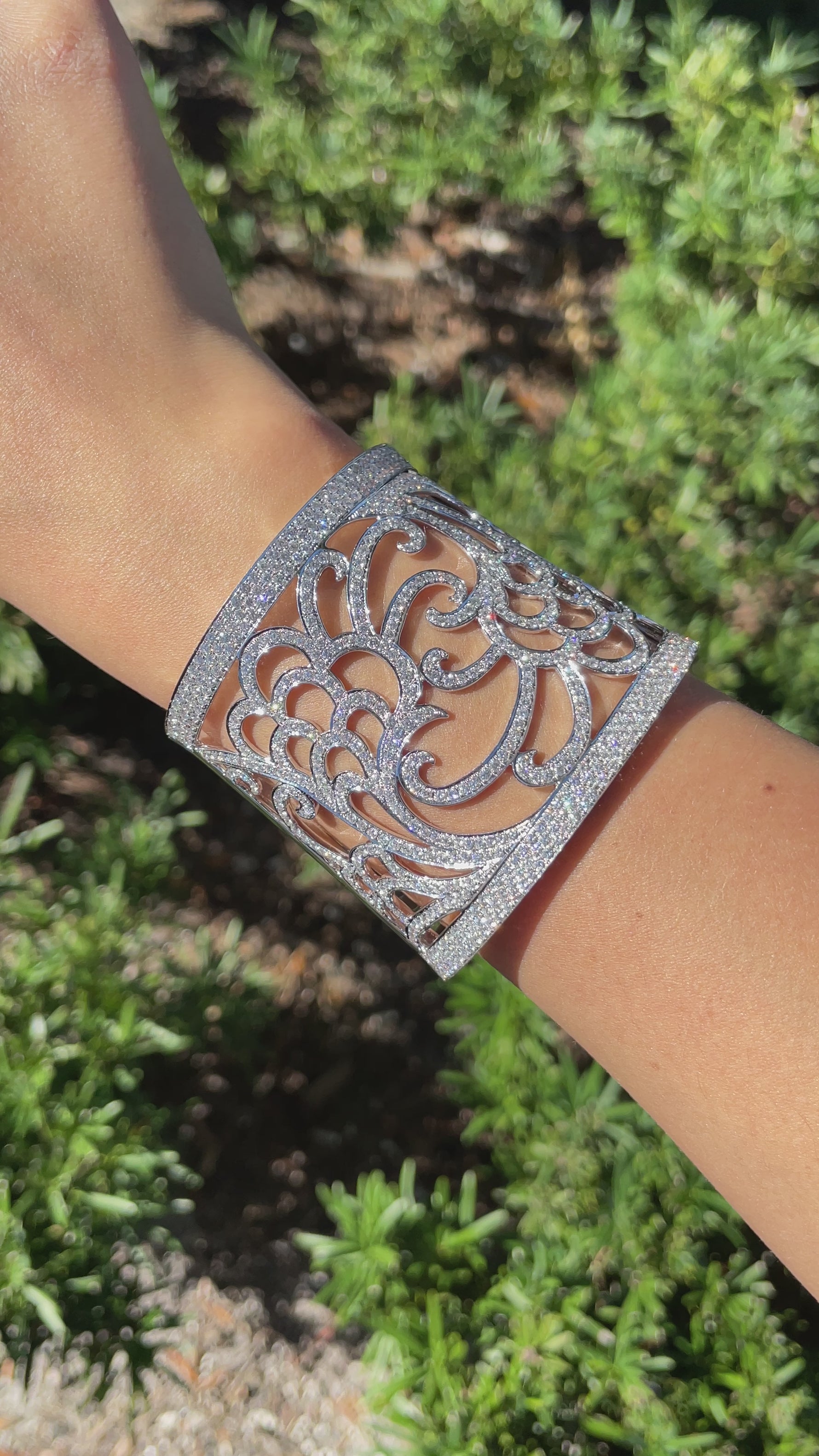 JAY FEDER 18K WHITE GOLD DIAMOND TAPERED CUFF BRACELET