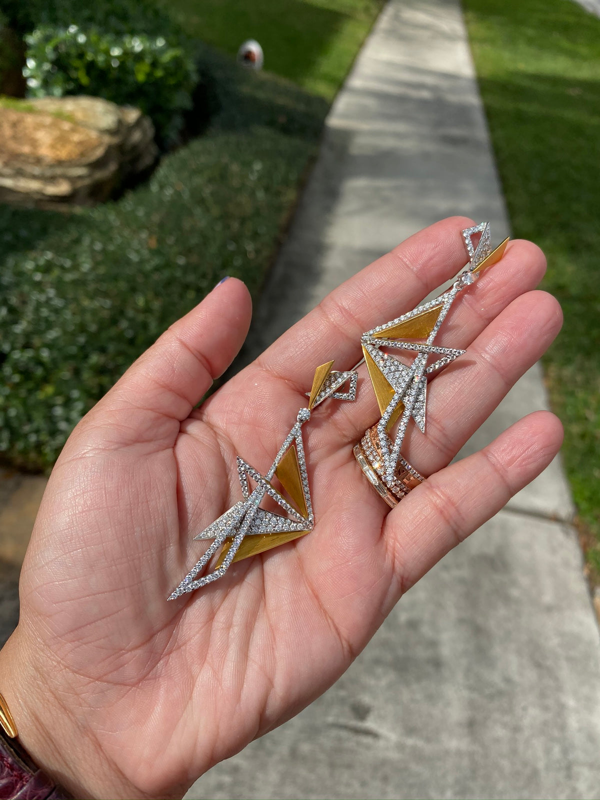 Kavant & Sharart 18K yellow gold Origami Aura earrings