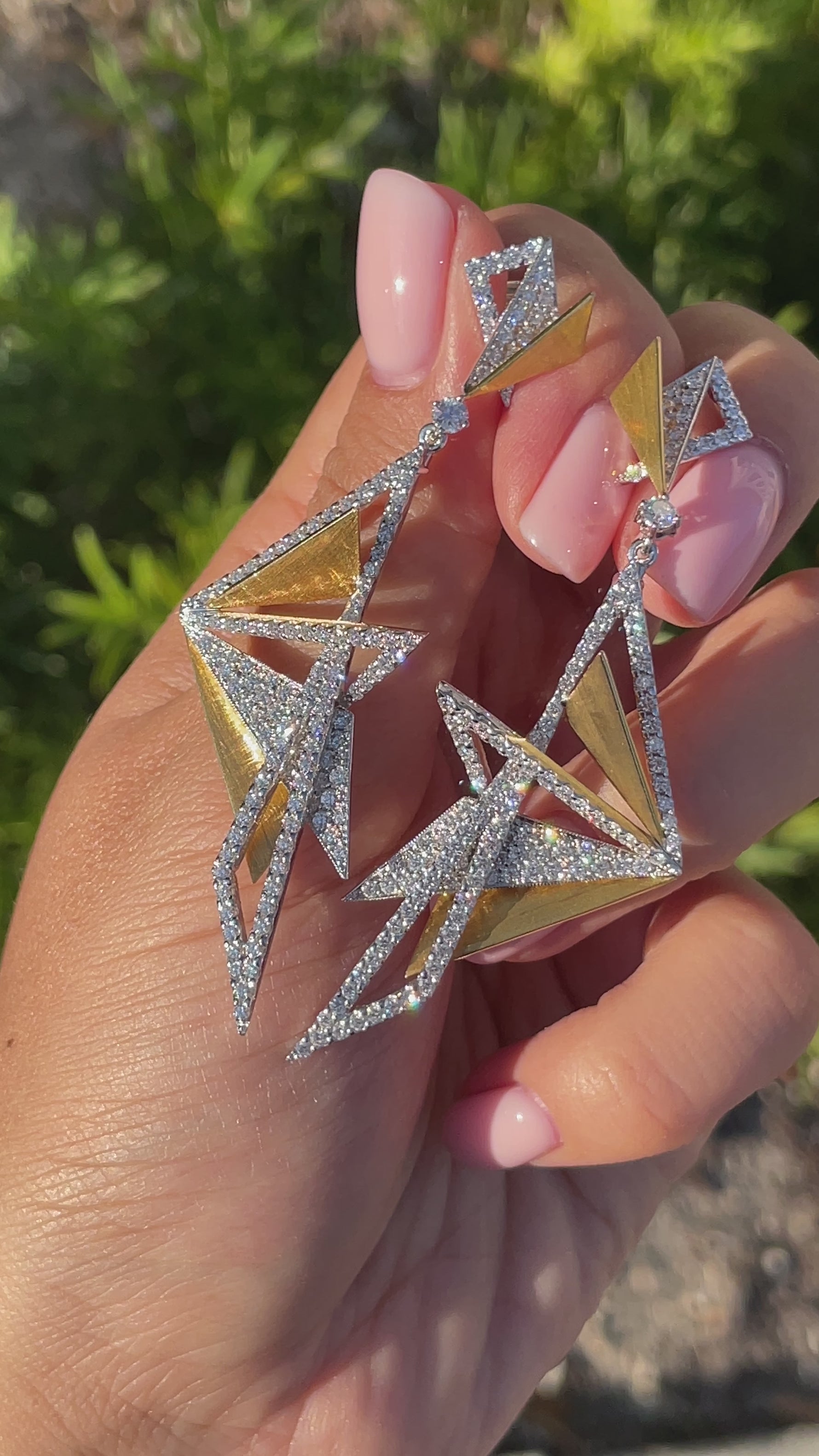 Kavant & Sharart 18K yellow gold Origami Aura earrings