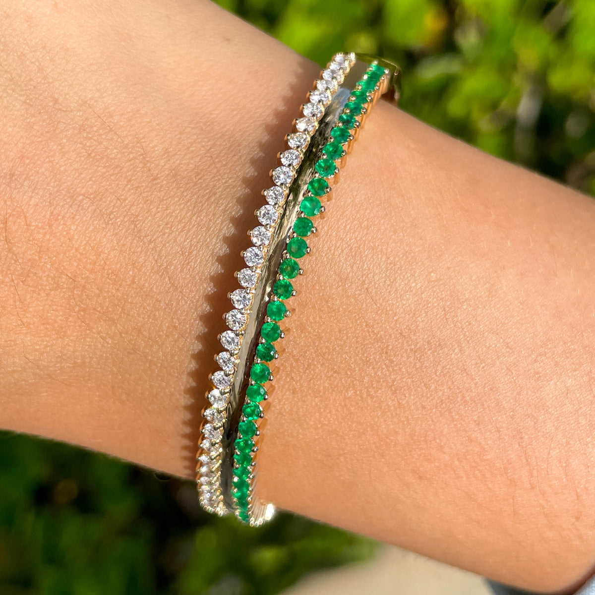 Jay Feder 14K yellow gold diamond & emerald bangle