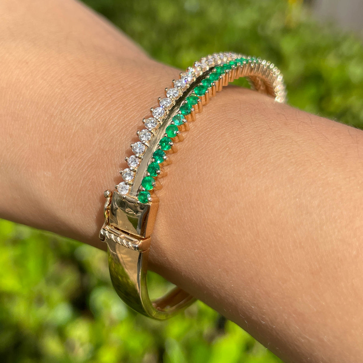 Jay Feder 14K yellow gold diamond & emerald bangle
