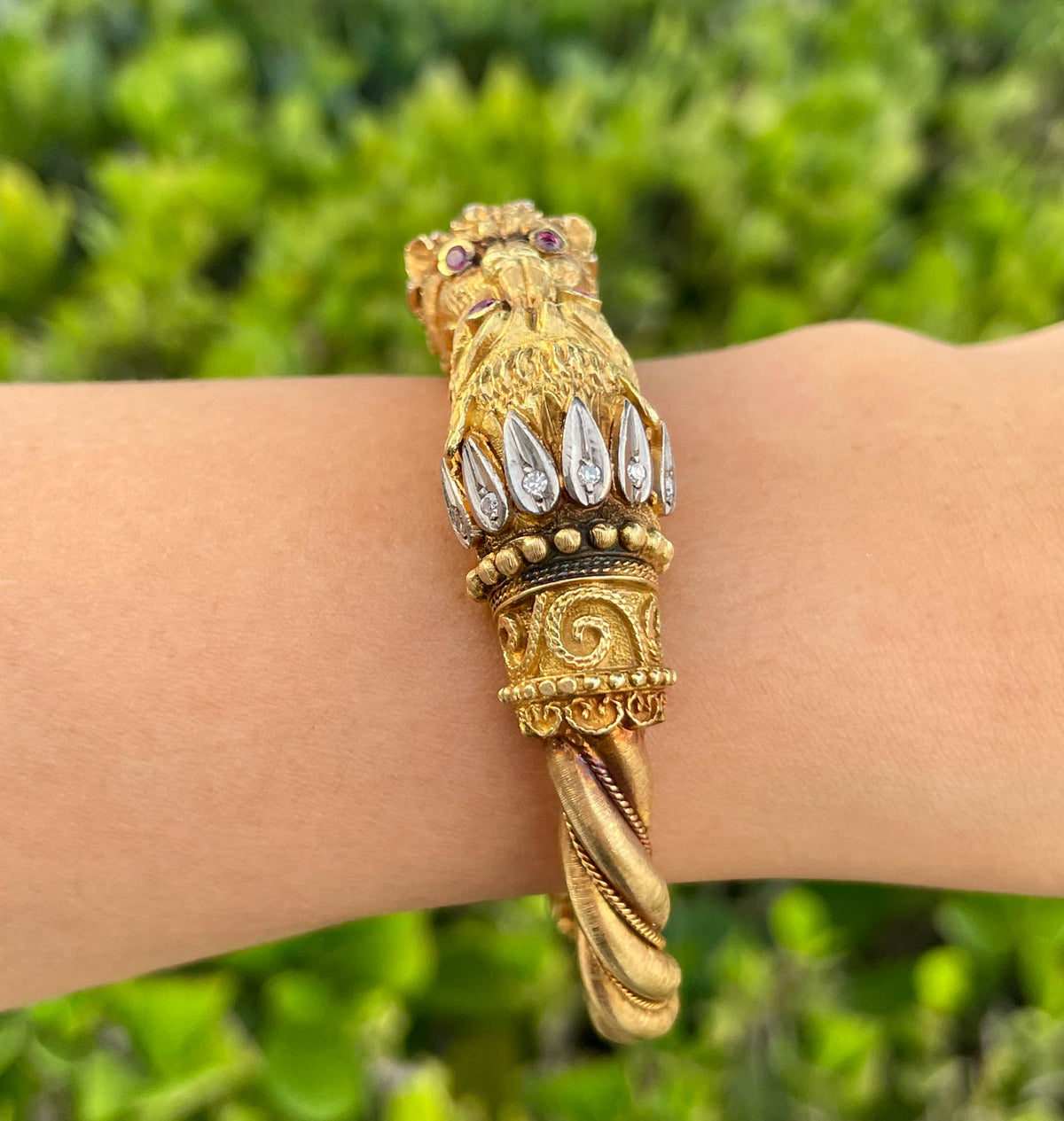 Jay Feder 18K Yellow Gold Sapphire Eyed Lion Bracelet