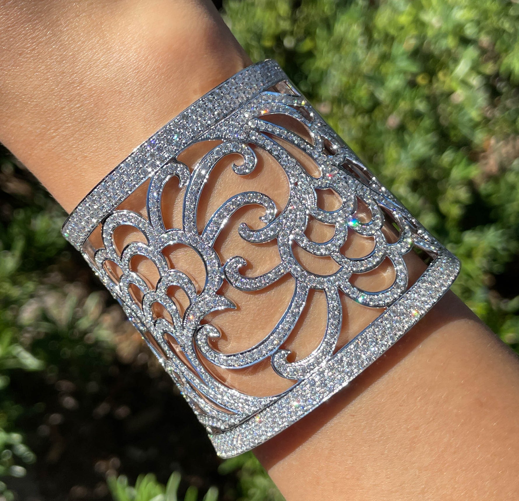 JAY FEDER 18K WHITE GOLD DIAMOND TAPERED CUFF BRACELET