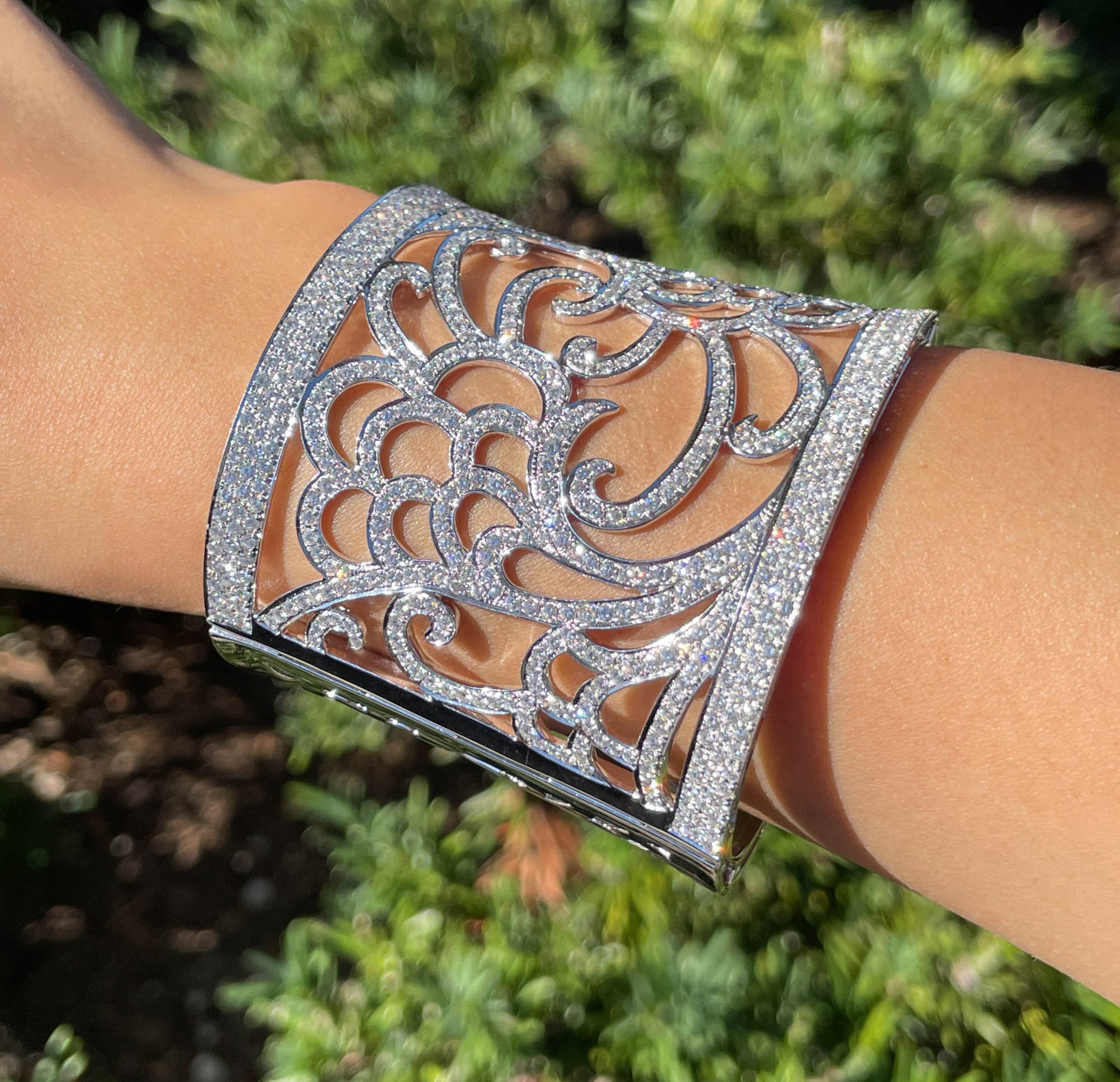 JAY FEDER 18K WHITE GOLD DIAMOND TAPERED CUFF BRACELET