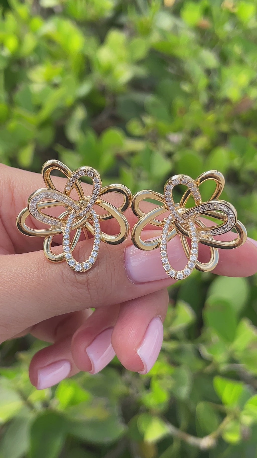 SOFRAGEM 18K YELLOW GOLD DIAMOND FLOWER EARRINGS