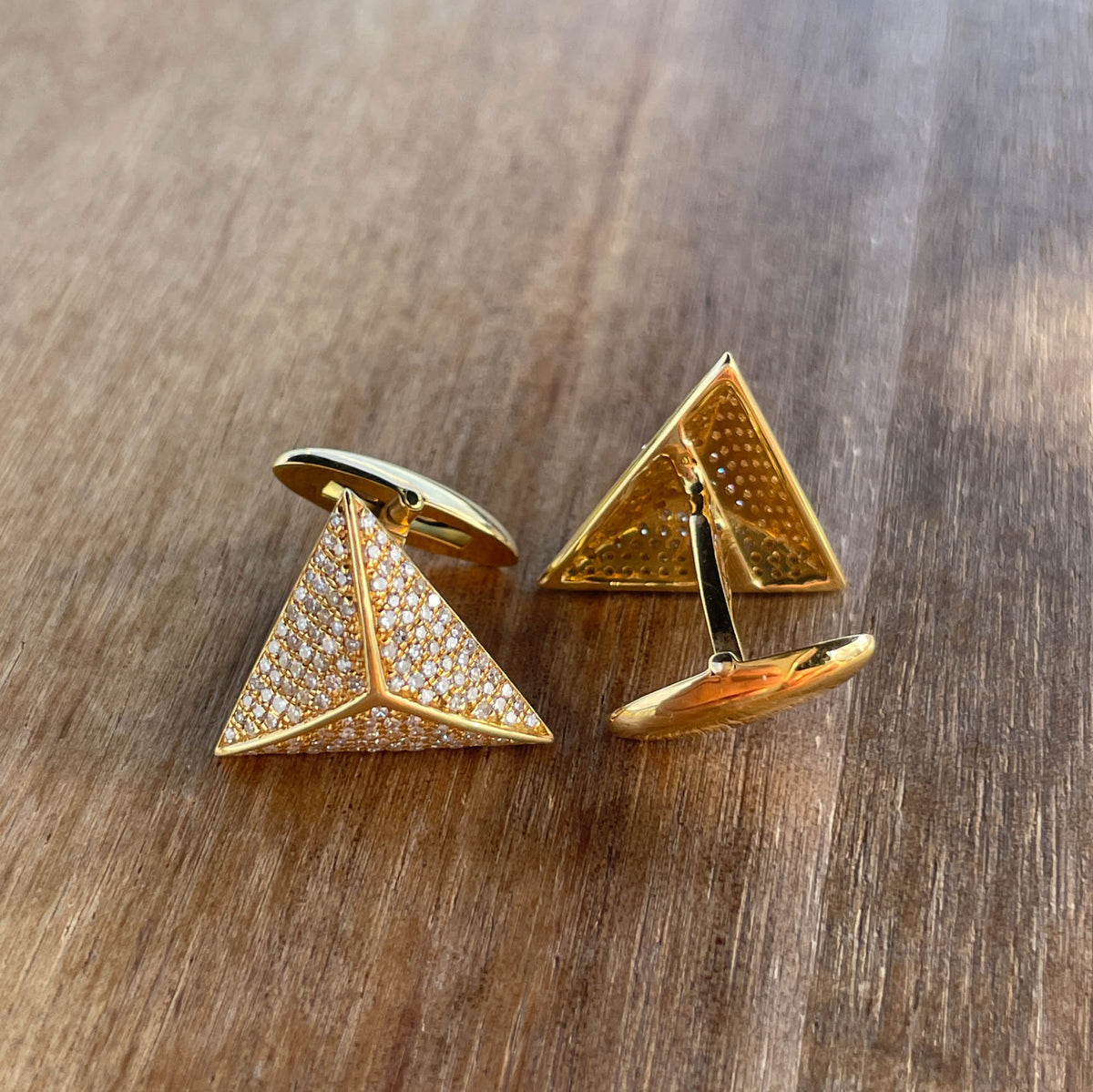JAY FEDER 14K YELLOW GOLD DIAMOND TRIANGLE CUFFLINKS