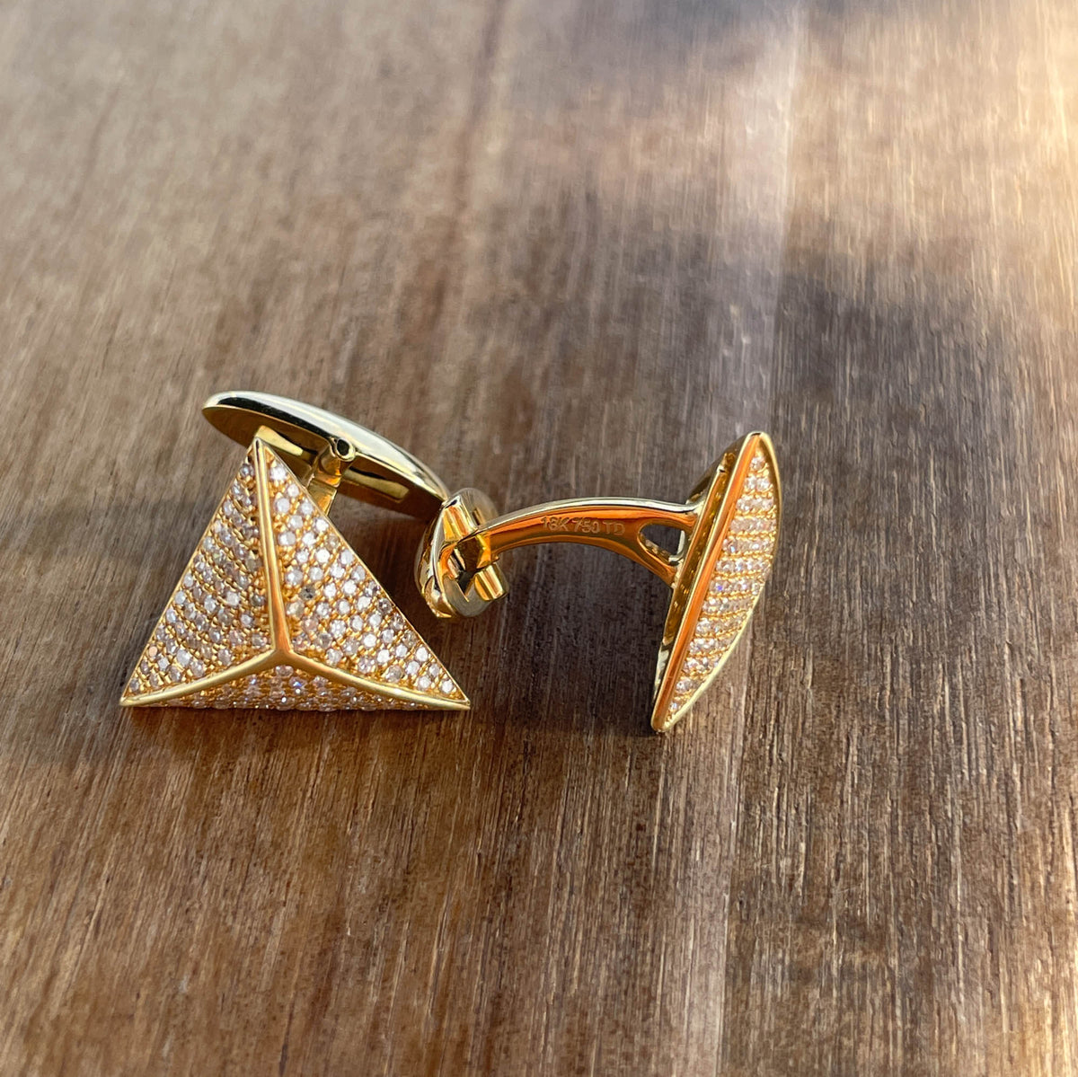 JAY FEDER 14K YELLOW GOLD DIAMOND TRIANGLE CUFFLINKS