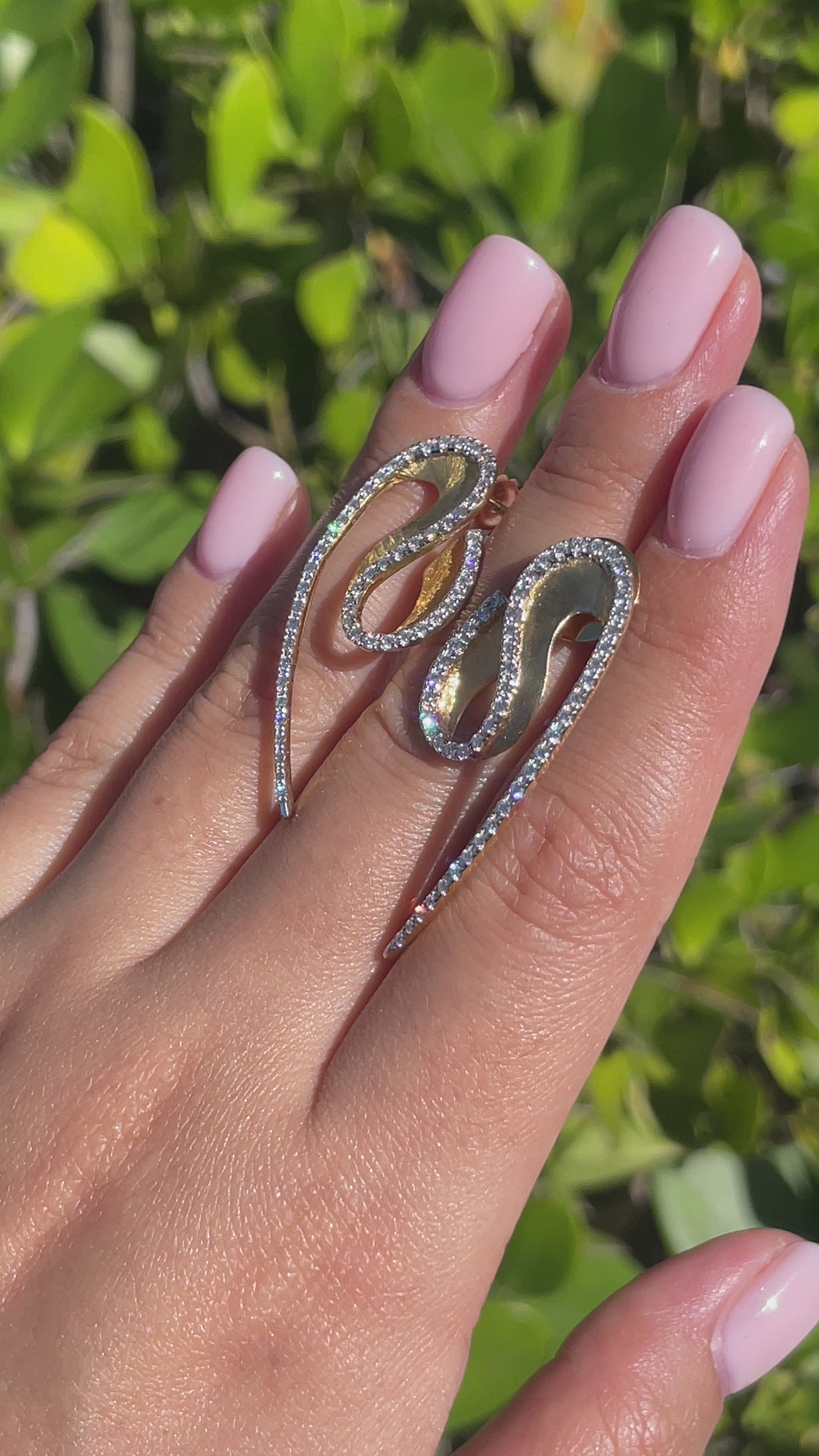 Kavant & Sharart 18k Yellow Gold Diamond Talay Wave Earring