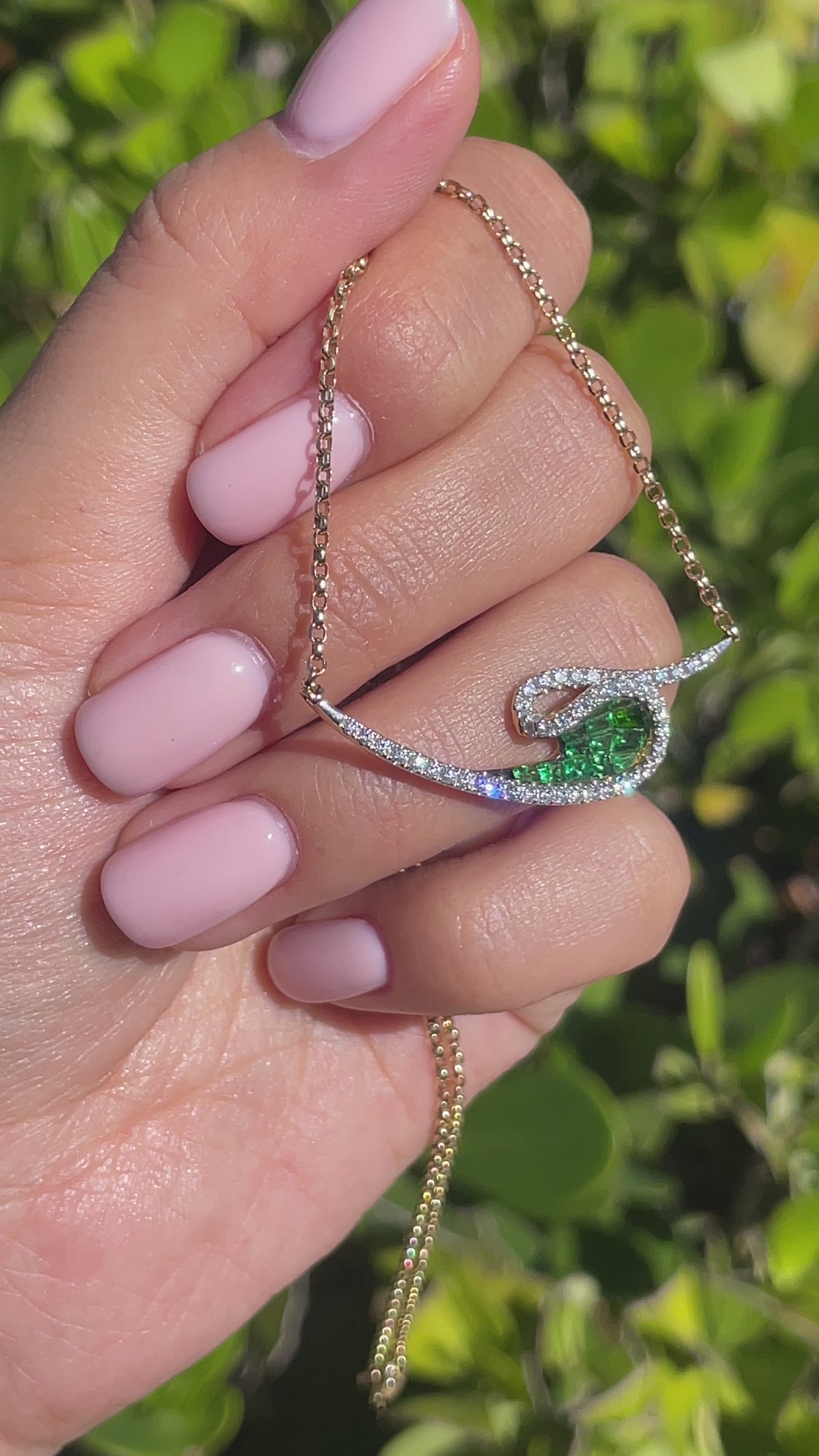 Kavant & Sharart 18K Yellow Gold Tsavorite Talay Wave Necklace