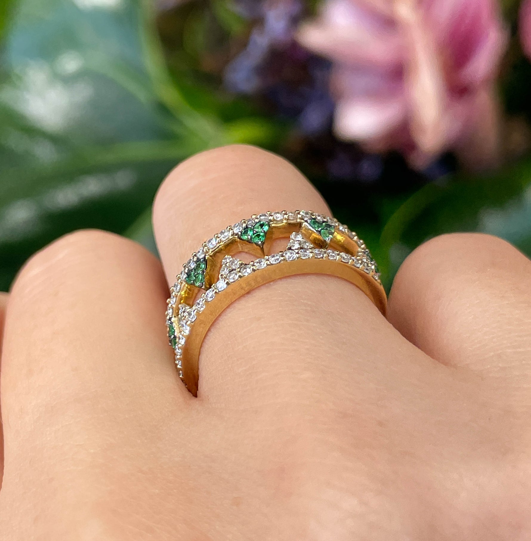 Khai Khai 18k Yellow Gold Tsavorite Diamond Jaws Band Ring