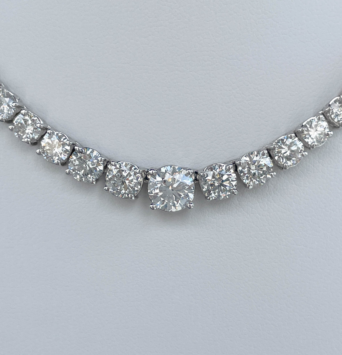 JAY FEDER 18K WHITE GOLD DIAMOND GRADUATED NECKLACE