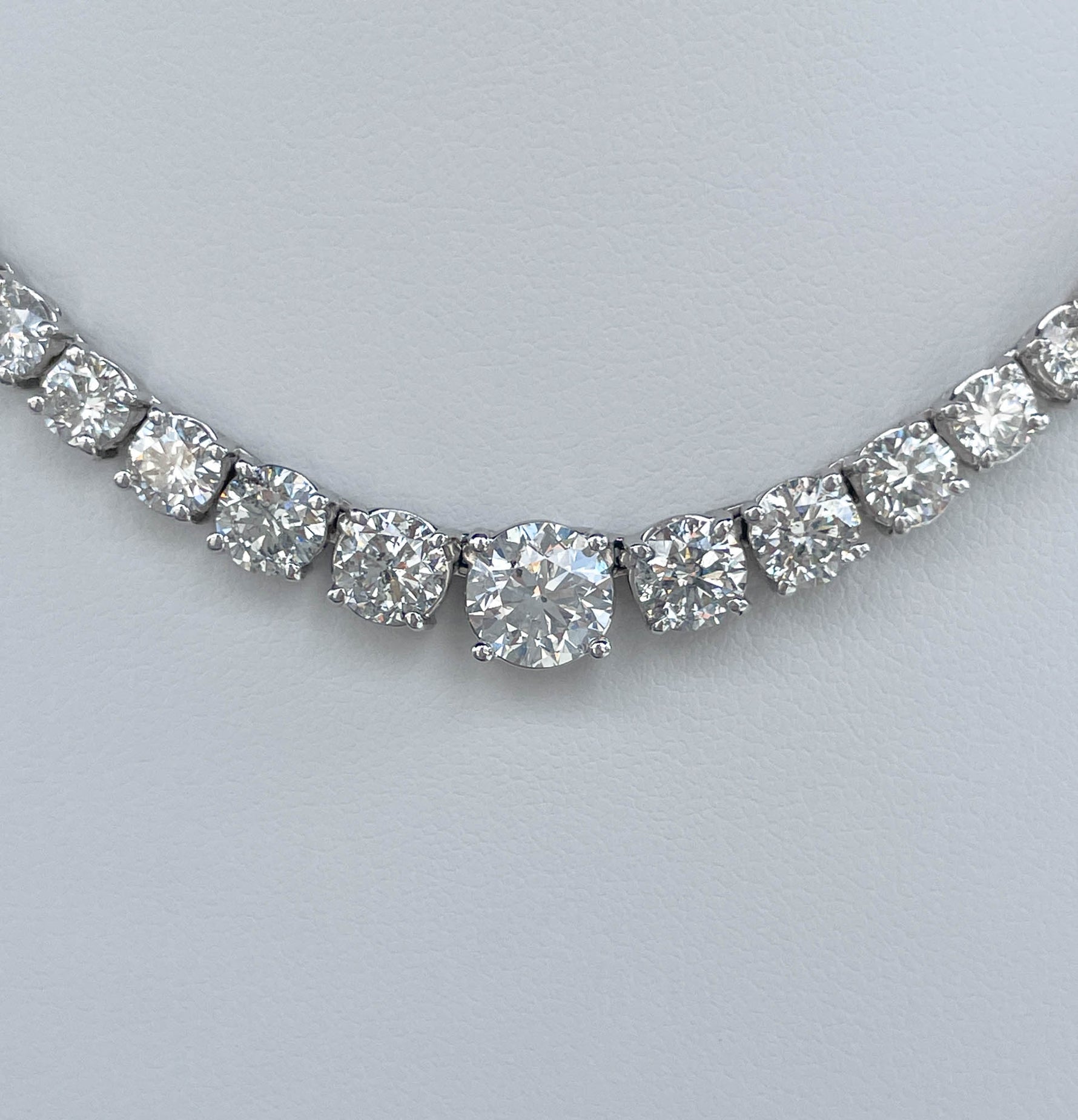 JAY FEDER 18K WHITE GOLD DIAMOND GRADUATED NECKLACE
