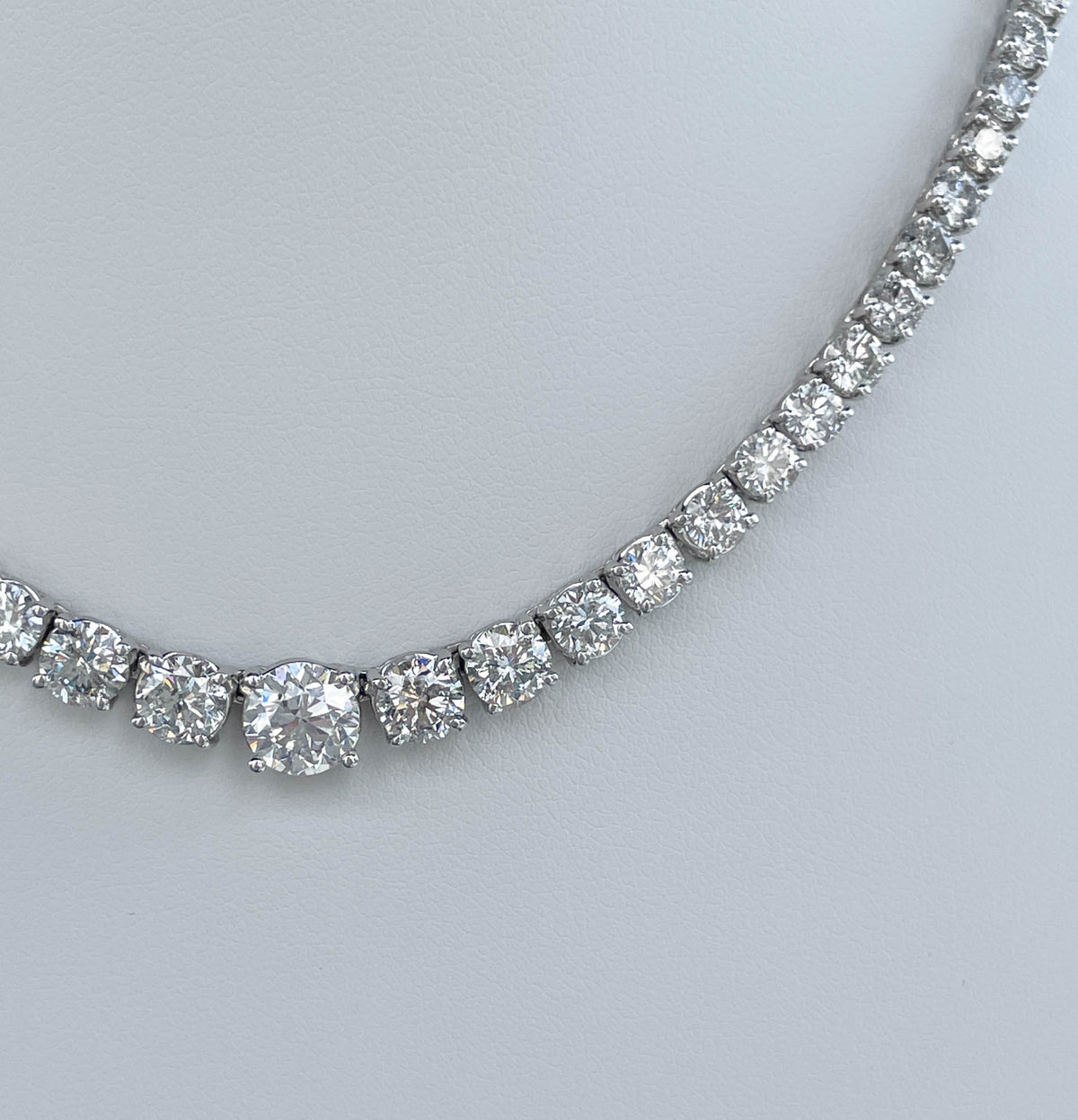 JAY FEDER 18K WHITE GOLD DIAMOND GRADUATED NECKLACE