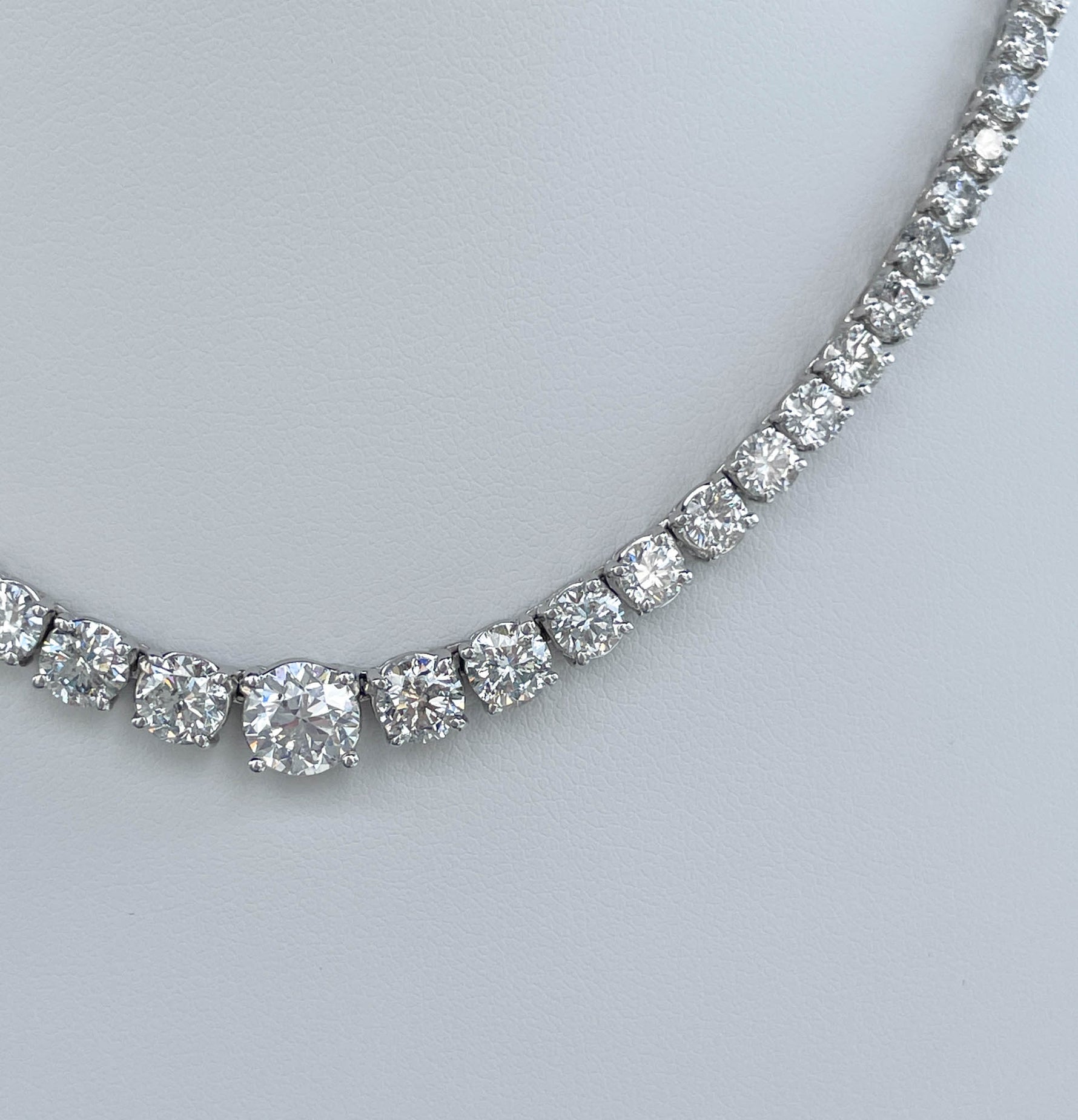 JAY FEDER 18K WHITE GOLD DIAMOND GRADUATED NECKLACE