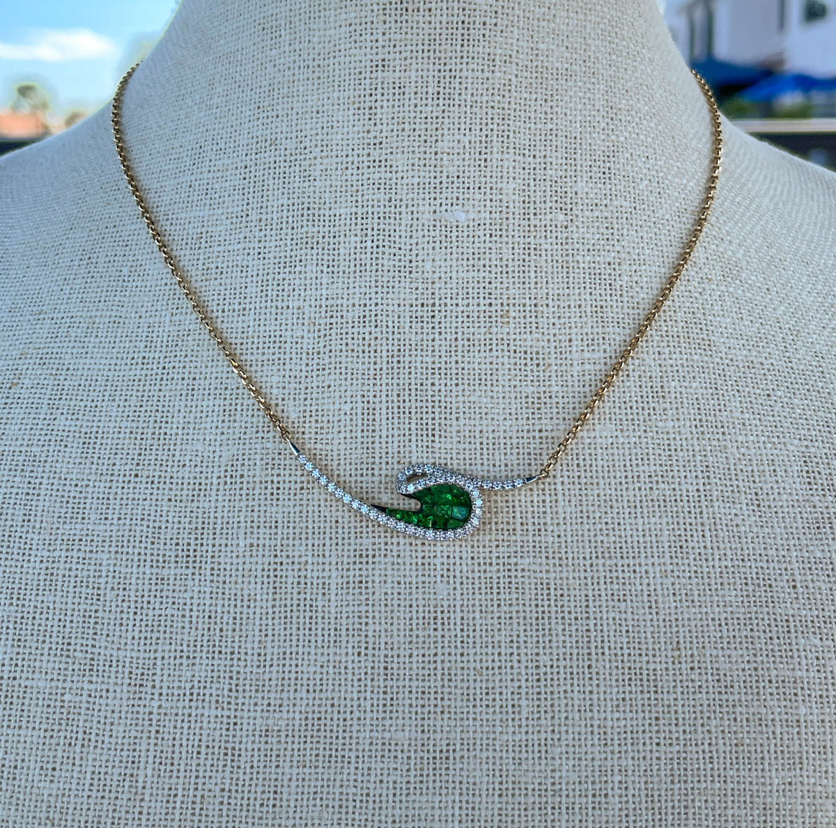 Kavant & Sharart 18K yellow gold tsavorite Talay Wave necklace