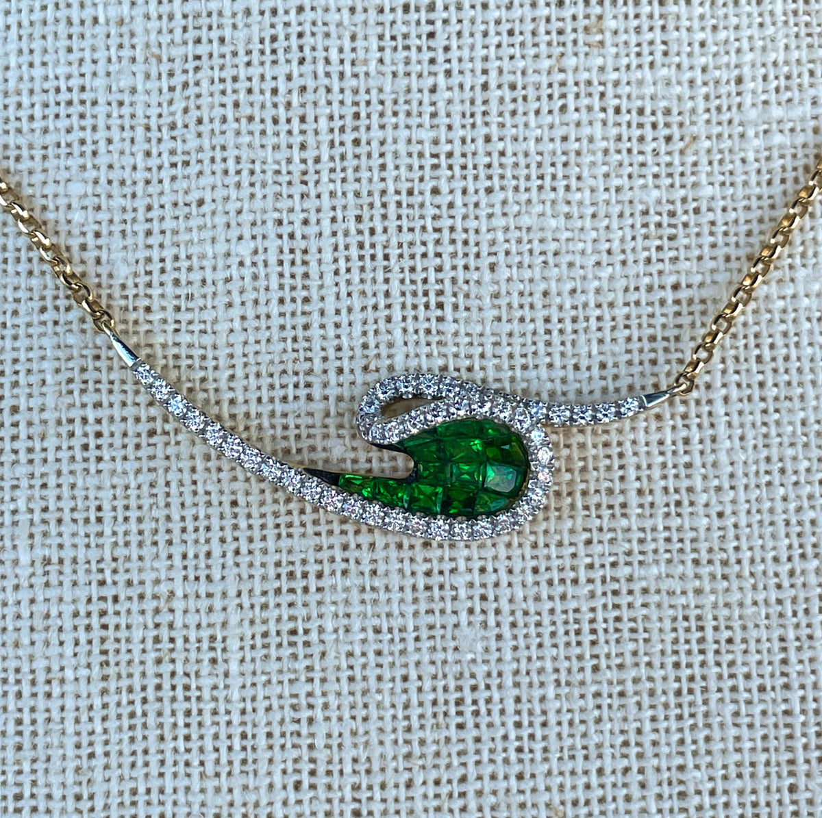 Kavant & Sharart 18K yellow gold tsavorite Talay Wave necklace
