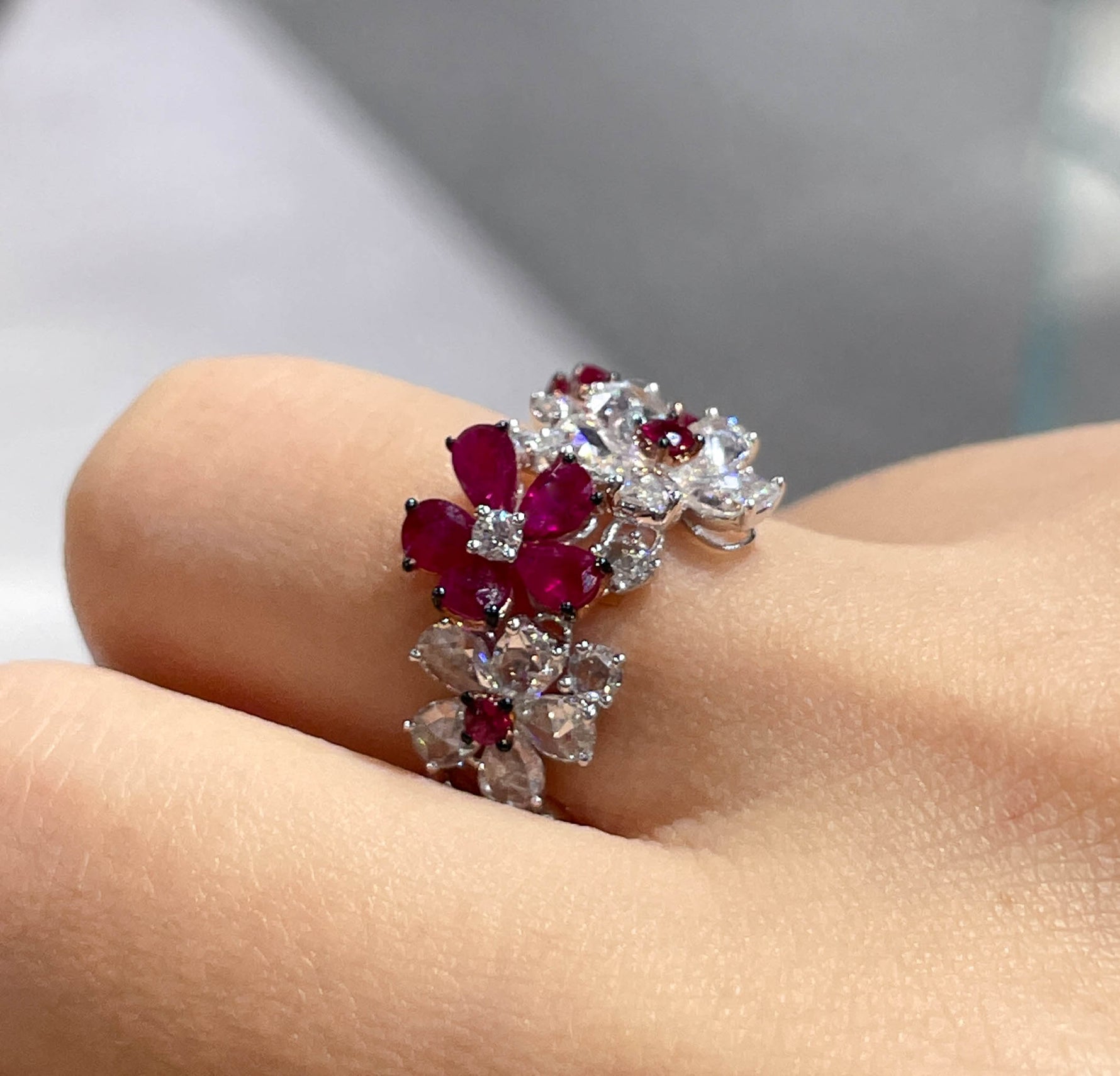 Kamyen 18K White Gold Diamond Ruby Flower Ring