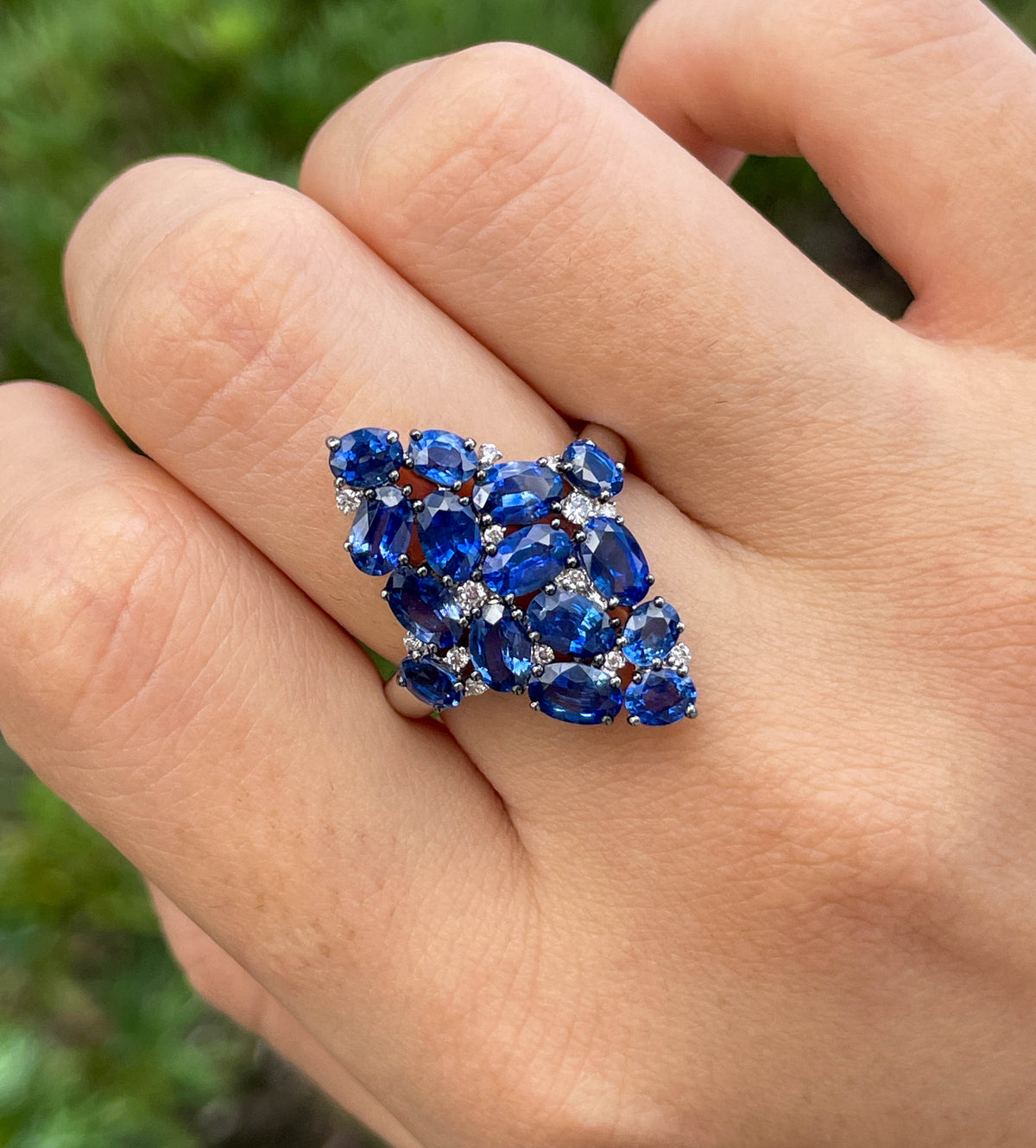 Sutra 18K White Gold Mosaic Collection sapphire ring