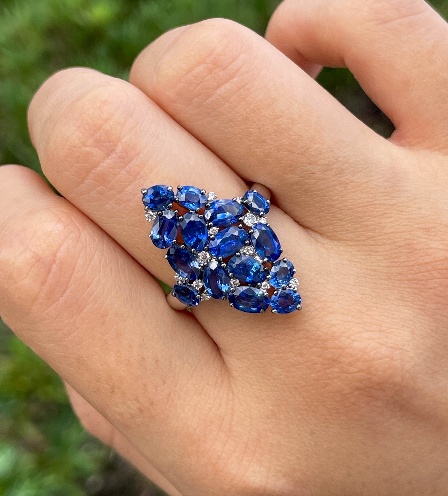 Sutra 18K White Gold Mosaic Collection sapphire ring