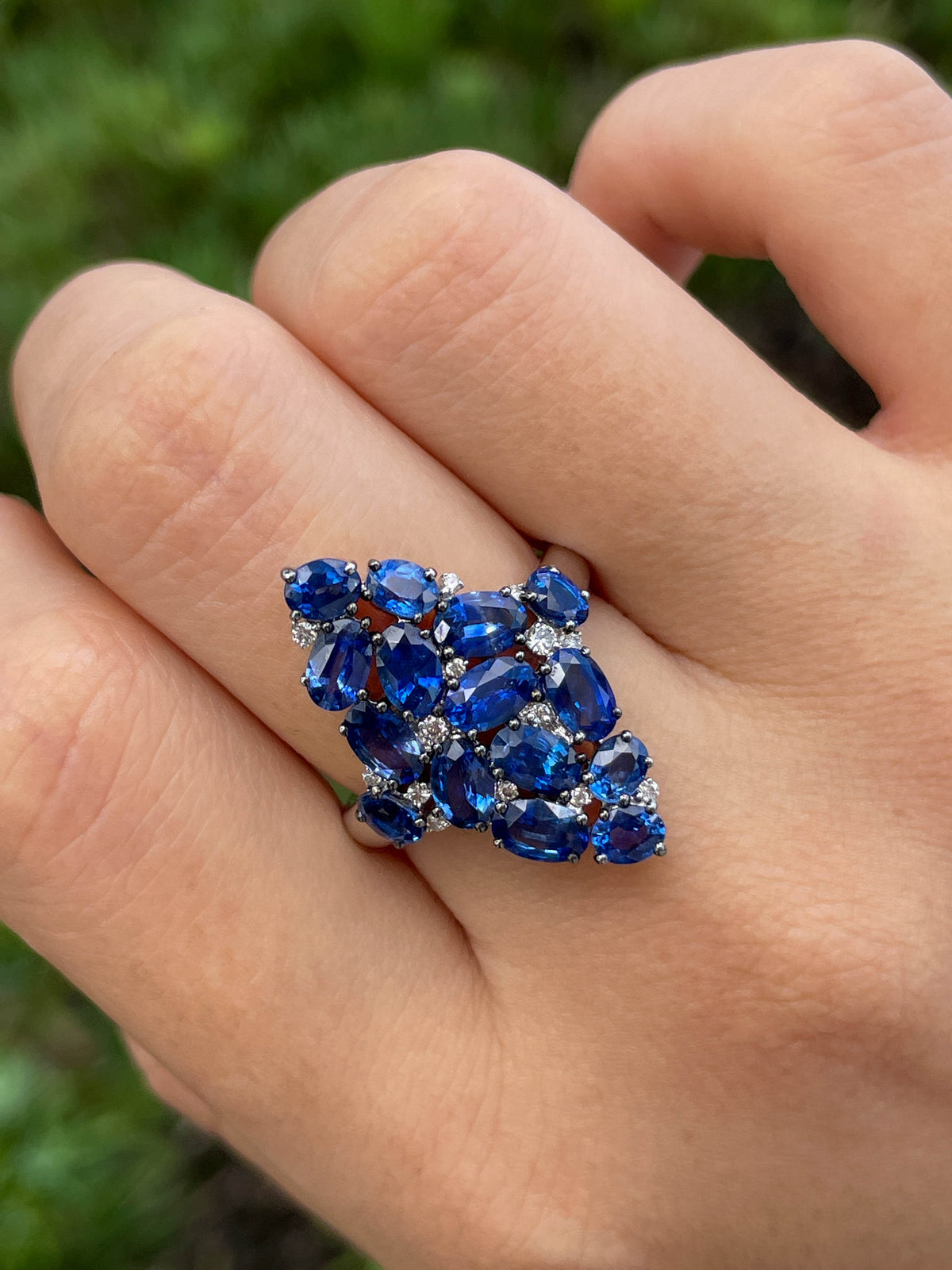 Sutra 18K White Gold Mosaic Collection sapphire ring