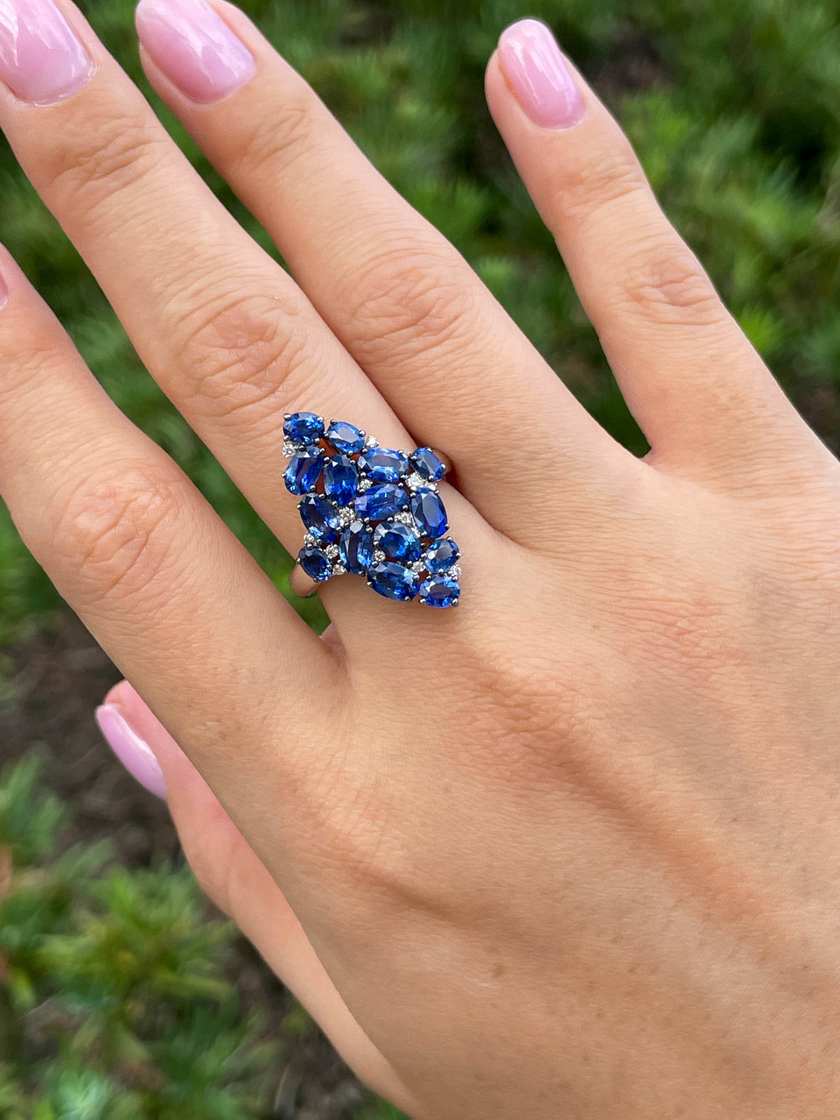 Sutra 18K White Gold Mosaic Collection sapphire ring