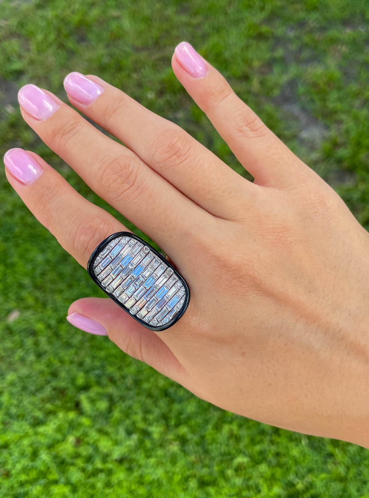 Sutra 18K White Gold Diamond Black Ceramic Ring