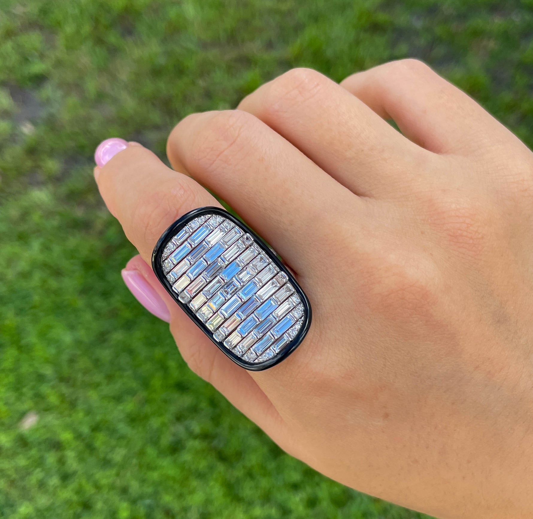 Sutra 18K White Gold Diamond Black Ceramic Ring