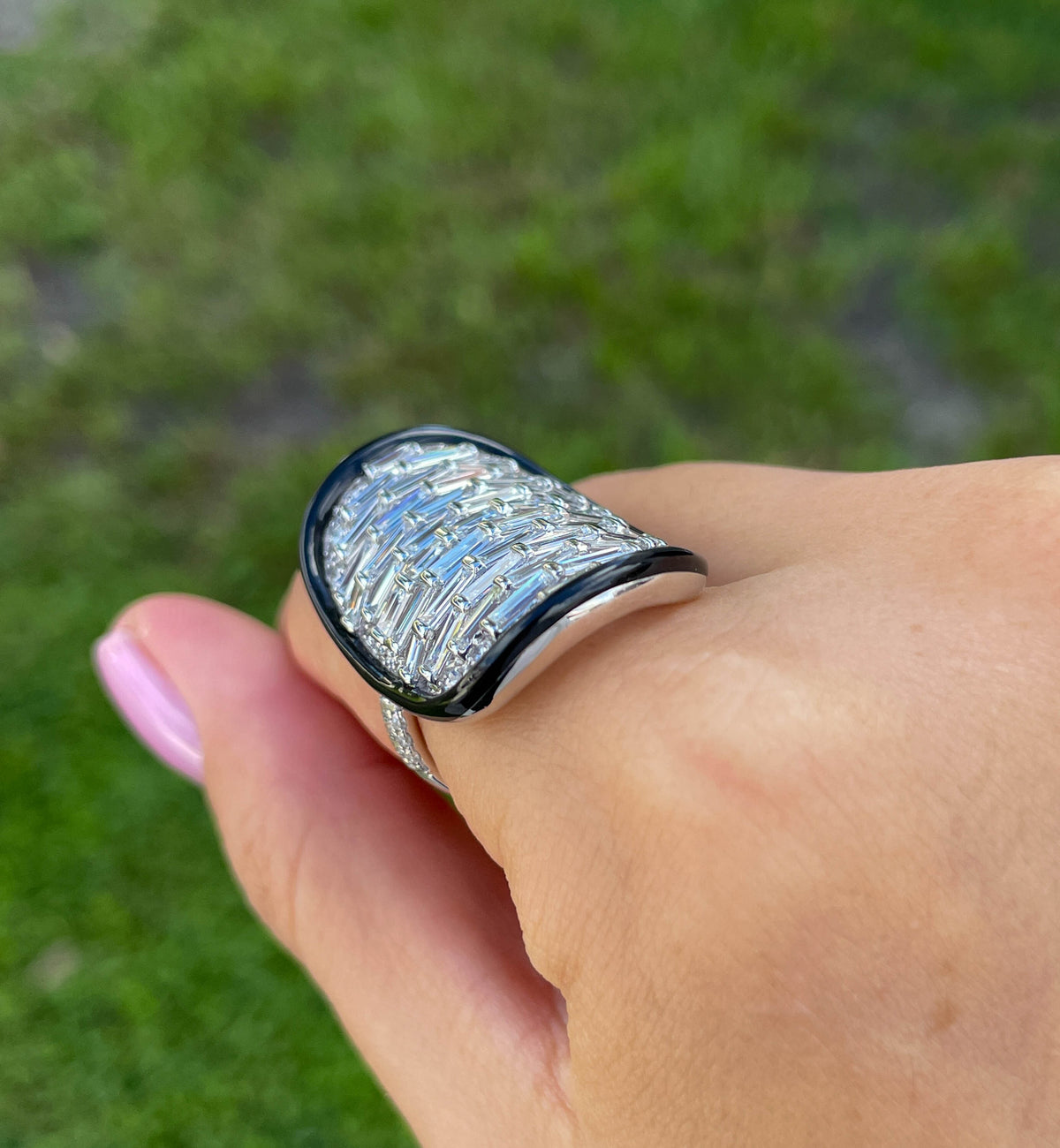 Sutra 18K White Gold Diamond Black Ceramic Ring